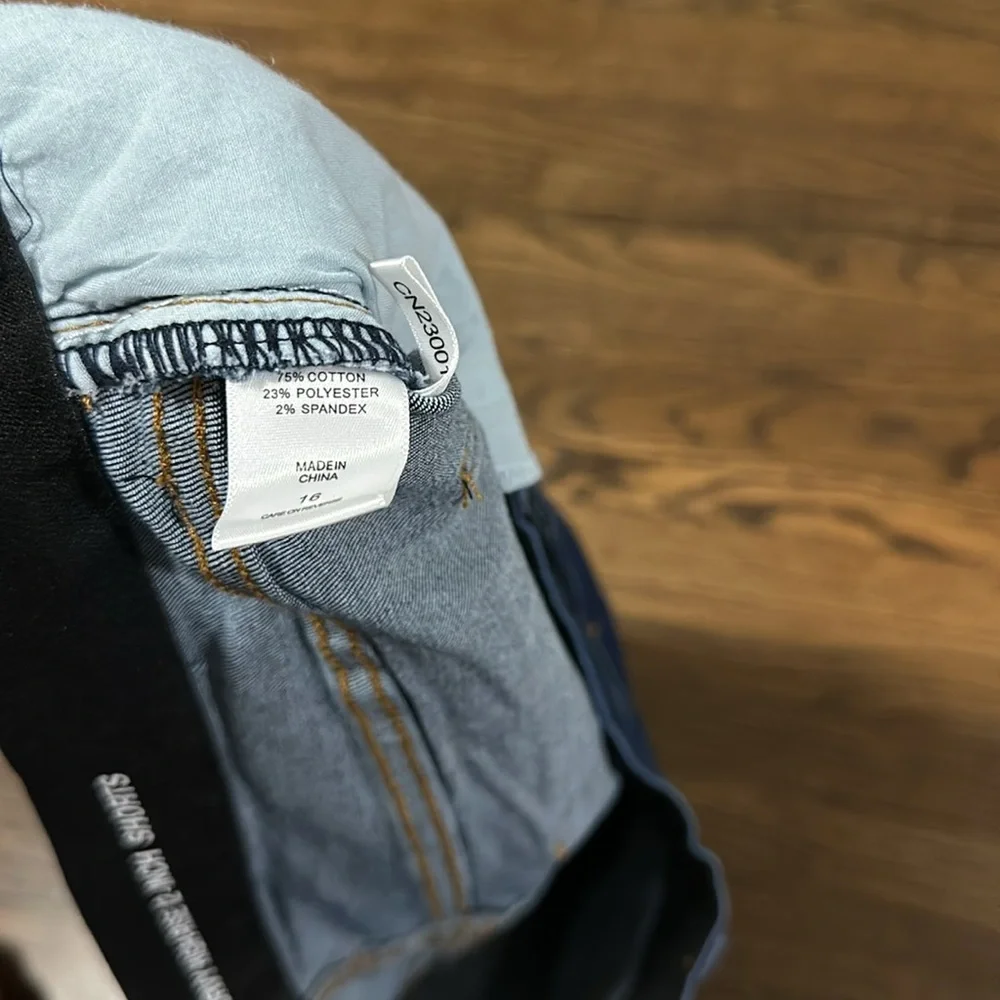 New York and Company Curvy Stretch High Rise 12-Inch Cut Off Blue Jean Shorts 16 - Picture 9 of 9